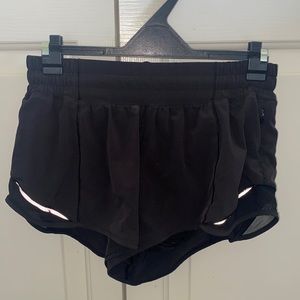 LuLu Lemon Hotty Hot Low Rise Lined Short 2.5”